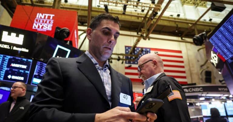 Fuertes caídas de hasta 3% para los bonos locales en Wall Street y el riesgo país supera los 800 puntos