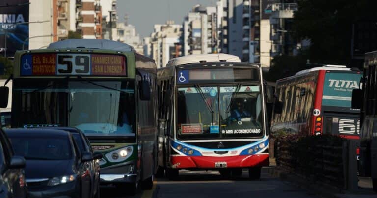 La UTA amenaza con un paro de transporte para este viernes 28 de marzo y el Gobierno busca destrabar el conflicto