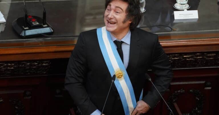 Tras un febrero amargo para bonos y acciones, Milei intenta seducir al mercado con un acuerdo con el Fondo