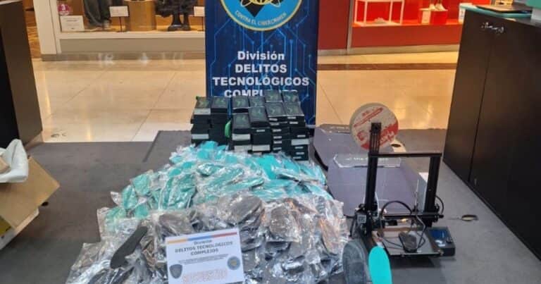 Cayó una banda que vendía falsas plantillas personalizadas en locales de Dot y Abasto