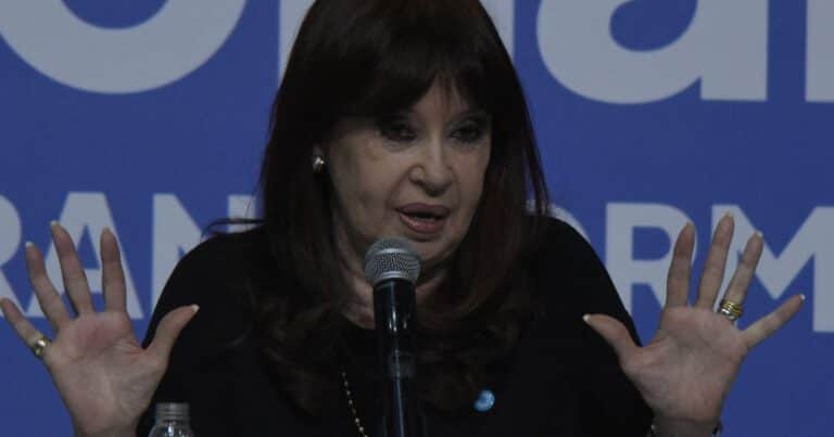 «Se ve que tu expertise sin dólares no camina»: Cristina Kirchner le pegó a Milei por el acuerdo con el FMI y llamó a Caputo «patinador serial»