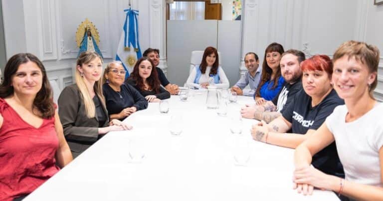 En medio de la pelea Kicillof – La Cámpora por la fecha de elecciones, Juan Grabois se reunió con Cristina Kichner y se propuso como mediador