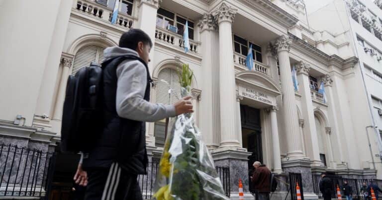 Las reservas netas negativas del Banco Central escalan a US$ 8.500 millones y aumenta la incertidumbre cambiaria