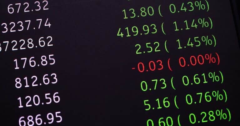 El riesgo país cae por debajo de 700 puntos y vuelve a niveles de febrero