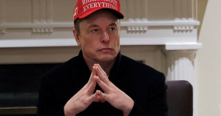 Elon Musk rompió el silencio sobre su hijo número 13 luego de que Ashley St. Clair pusiera a la venta su Tesla