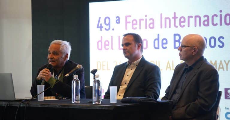 La Feria del Libro homenajeó a Mario Vargas Llosa con voces y anécdotas