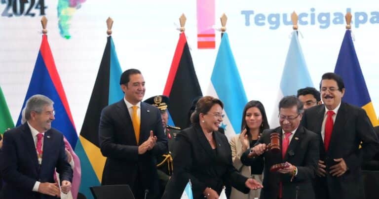 Para evitar criticar a Trump el Gobierno no apoyó la declaración de la cumbre de la Celac y se quedó sin apoyo final por Malvinas