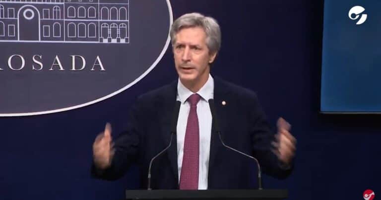 Fijan las reglas para el ingreso de dólares especualtivos: por el mercado oficial y seis meses mínimo de permanencia