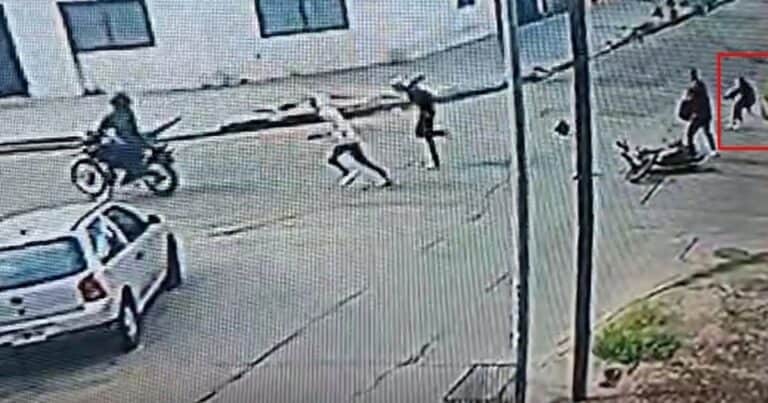 Far West Conurbano: tres ladrones en moto contra una mujer policía y su papá, a fuego cruzado