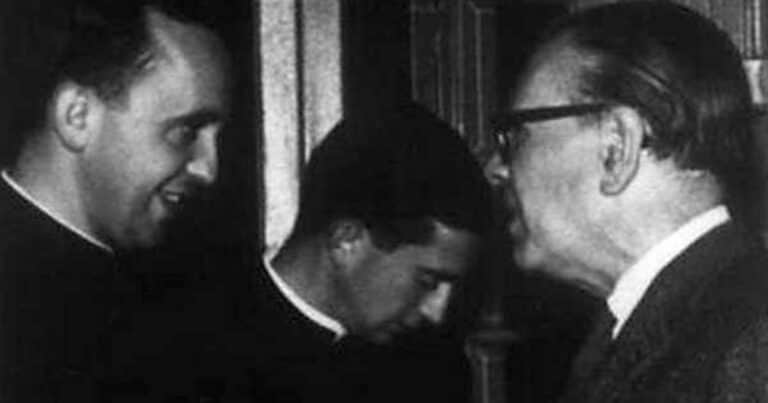 Murió el papa Francisco: la carta por la que Borges viajó 8 horas para conocerlo y la recomendación de leer a los clásicos