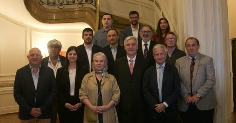 Lanzan un plan para mejorar los servicios digitales en 11 ciudades y advierten por la brecha digital
