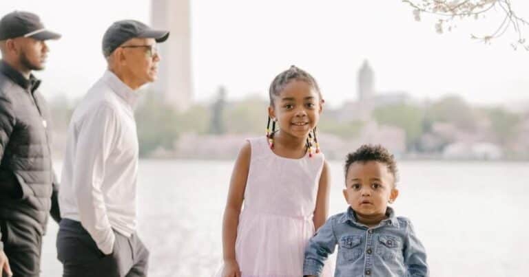 Insólito: les estaba sacando una foto a sus hijos y Barack Obama le «arruinó» la toma