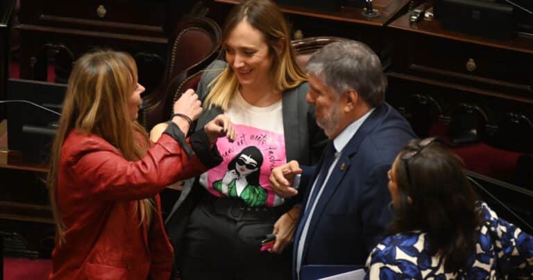 El juez K Ramos Padilla ordenó a García-Mansilla que no intervenga en causas en la Corte durante 3 meses