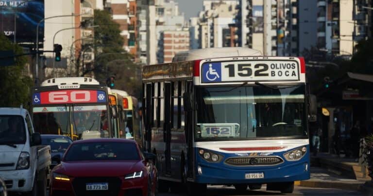 La UTA ratificó que habrá colectivos durante el paro de la CGT con un eslogan del Gobierno: «Dentro de la ley todo, fuera de la ley nada»
