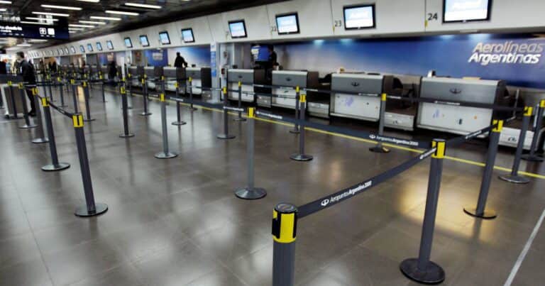 Por el paro del jueves, casi 400 vuelos serán cancelados o reprogramados