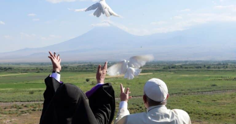 Por qué adoran al Papa Francisco en Armenia, y por qué eso enoja a Turquía