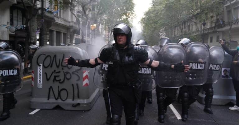 Con un duro documento, Human Rights Watch le exigió al Gobierno que investigue la represión en la marcha de los jubilados