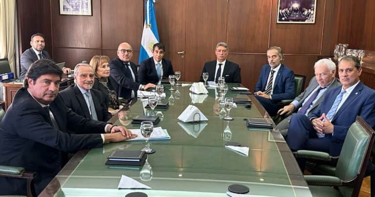 En medio del revés que el Gobierno recibió en el Senado, Comodoro Py reclama que se cubran cargos vacantes y el envío de fondos