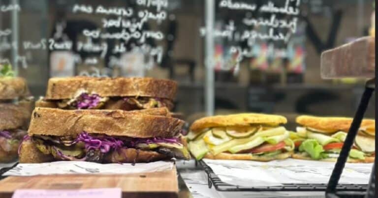 Alimentos: llega una app que ayuda a los comercios a vender su excedente y a los usuarios, a conseguir descuentos de 35 a 50%