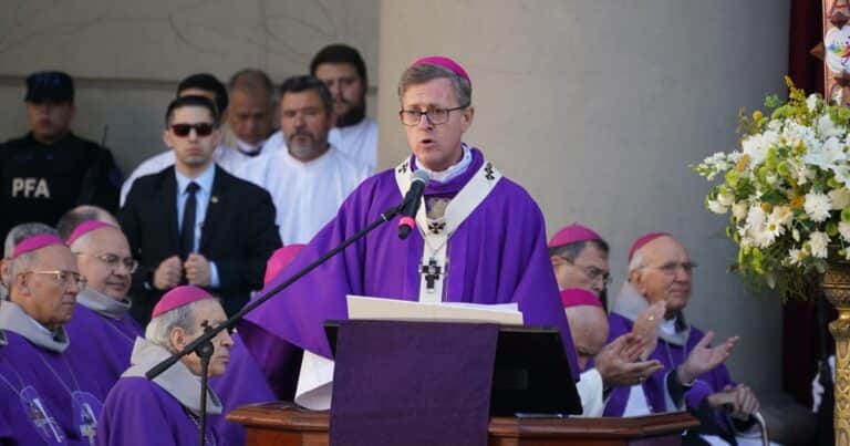 Ante Villarruel, Jorge Macri y Kicillof, García Cuerva recordó al Papa Francisco: «Lloramos porque se murió el padre de todos»