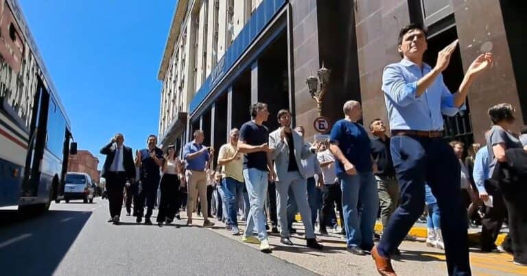 Motosierra: la ex AFIP subió los salarios por debajo de la inflación