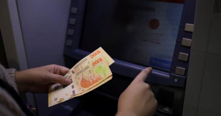 El Gobierno pone fin a la exclusividad del Banco Nación para administrar sueldos públicos y habilita a ocho entidades bancarias más