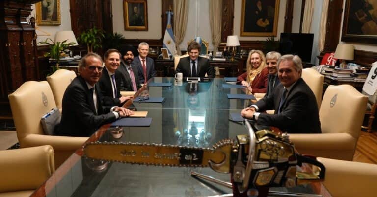 El titular del Banco Mundial se reunió con Milei y dijo que prepara un paquete de apoyo «significativo»