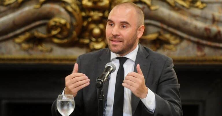 Martín Guzmán respondió a las fuertes críticas de Javier Milei por el acuerdo con el FMI: «Gobierna para un show personal»