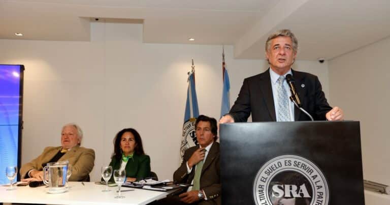 Pino salió al cruce de Milei: «El campo no es quien liquida los dólares»
