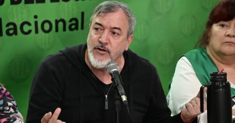 Tras los dichos de Federico Sturzenegger, los gremios advierten por «el pase masivo a disponibilidad de trabajadores de planta permanente del Estado»