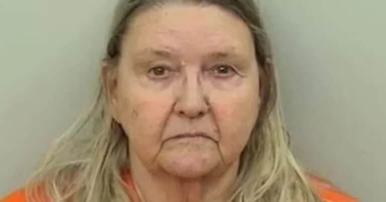 La madre de un bebé que murió en 1970 fue acusada del asesinato de su hijo 55 años después.