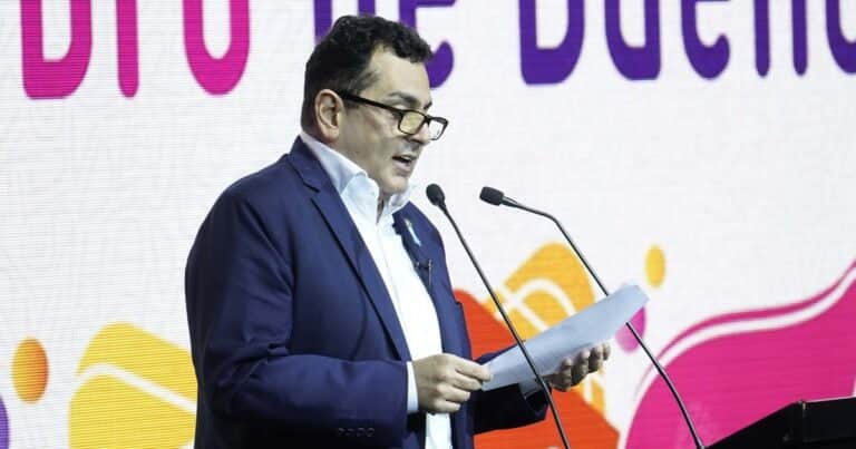 Entre abucheos, el secretario de Cultura volvió a la Feria del Libro: “La política partidaria no debe intervenir en la cultura»