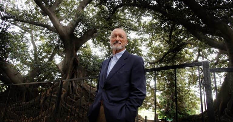 Arturo Pérez Reverte: “La guerra civil no me interesa, para mí está resuelta en España»