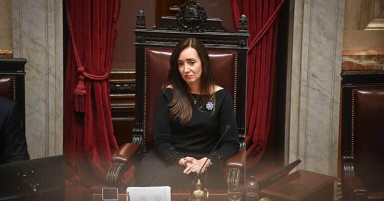 El Senado rindió homenaje al Papa Francisco mientras se definen los votos para aprobar Ficha Limpia