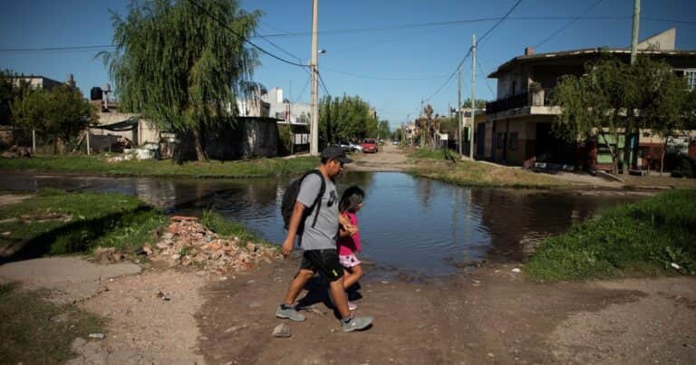 Cómo son las condiciones de vida de las familias pobres e indigentes