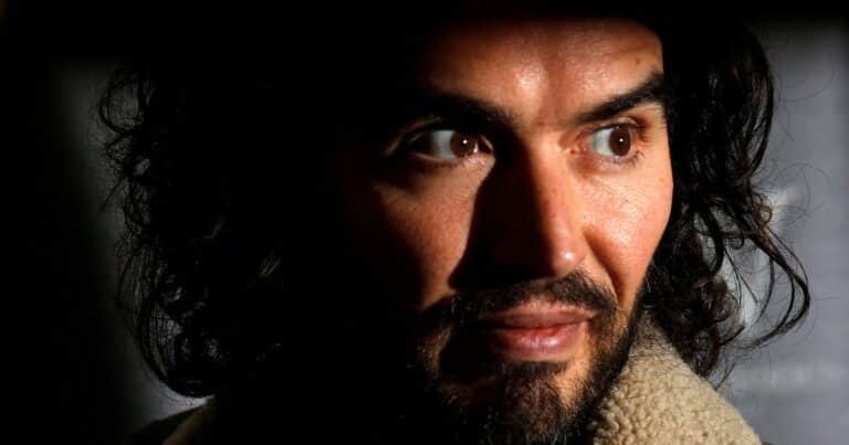 Russell Brand se defiende de las acusaciones de violación: “Fui drogadicto y adicto al sexo, pero nunca un violador”