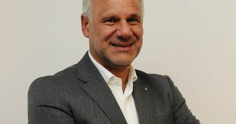 Luis Galli, CEO de Newsan: «Con la baja de aranceles es muy difícil que se pueda seguir fabricando celulares en Argentina»