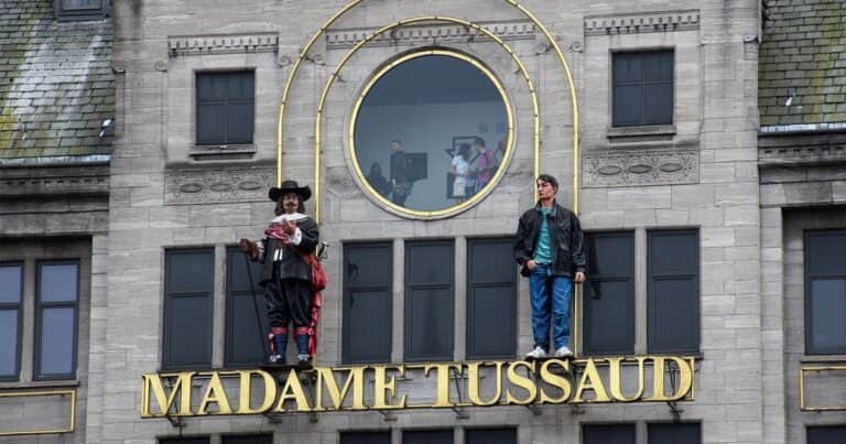 Una cita romántica se transformó en una secuencia de terror: una pareja quedó atrapada en un museo de cera