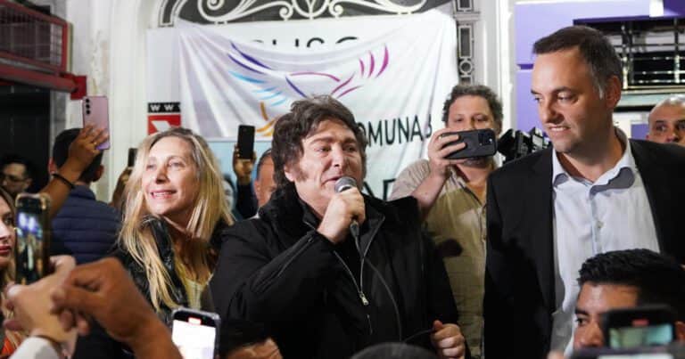 Entronización del Papa León XIV: por primera vez Milei hará un viaje oficial sin Karina, que se quedará en el país por la elección porteña
