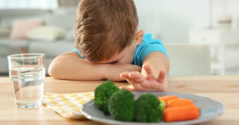 Por qué algunos niños rechazan la comida y cómo ayudar a que coman mejor