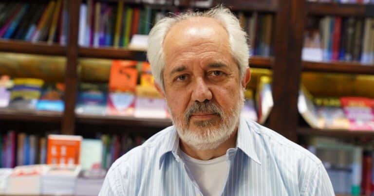 Reflexiones sobre poesía y memoria en la obra más personal de Miguel Gaya