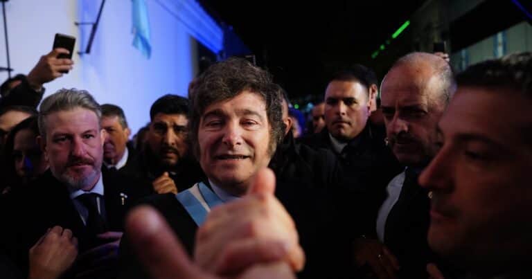 El Gobierno dice que resucitará la mesa con empresarios, sindicalistas y gobernadores