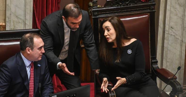 Cumbre urgente en Gobierno y dudas por el proyecto de Ficha Limpia que debe votarse mañana