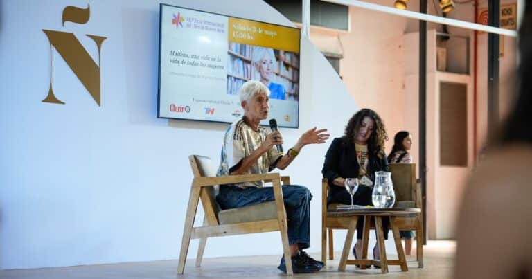 Humor y feminismo: Maitena reflexionó en la Feria sobre sus tiras en Clarín y sobre las redes
