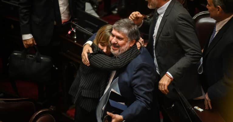 El Senado rechazó Ficha Limpia: los kirchneristas celebraron en el recinto con abrazos y aplausos