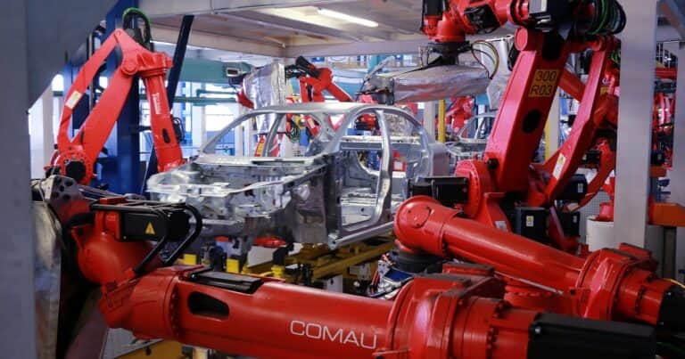 Sube la producción automotriz, pero atenuada por la caída de las exportaciones