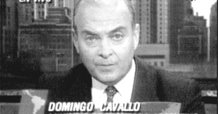 Un país caro en dólares, que pretende usar los dólares del colchón y critica a la prensa y economistas: Argentina 1995