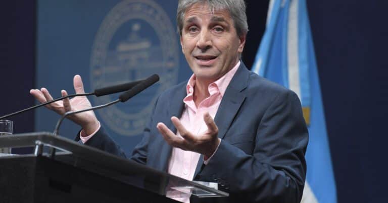 Nuevo blanqueo: ¿puede llegar el dólar al piso de $ 1.000 con estas medidas?