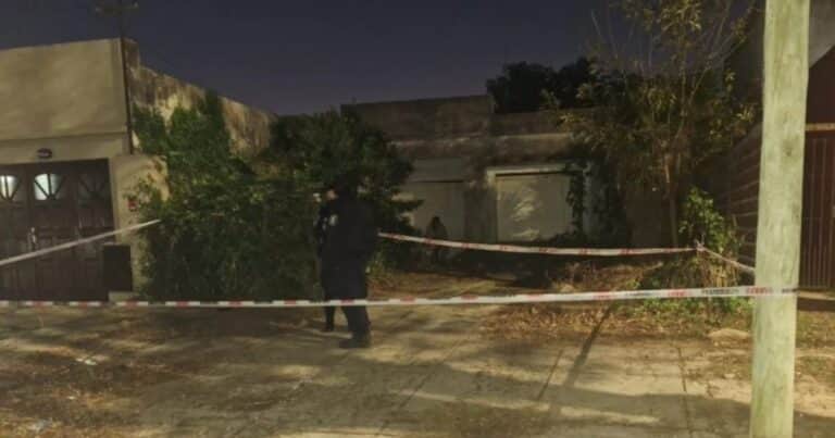 Vivió con su madre muerta durante casi 4 años y fue descubierto por una visita familiar