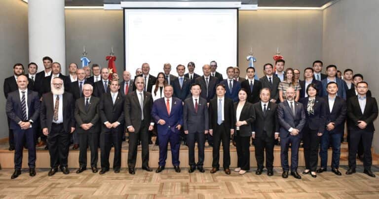 Misión china visitó al Gobierno, compró soja y cuestionó a EE.UU.